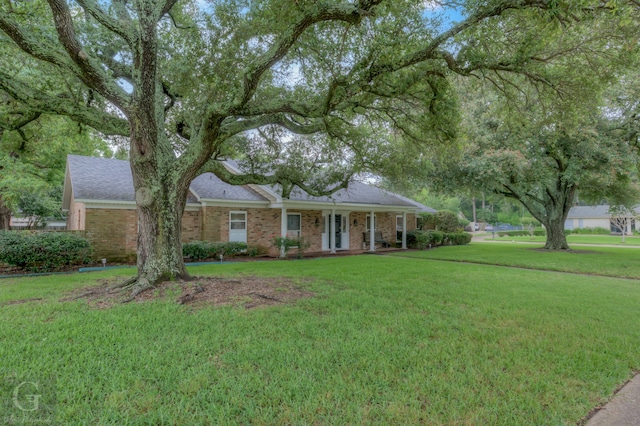 single story home with a front yard