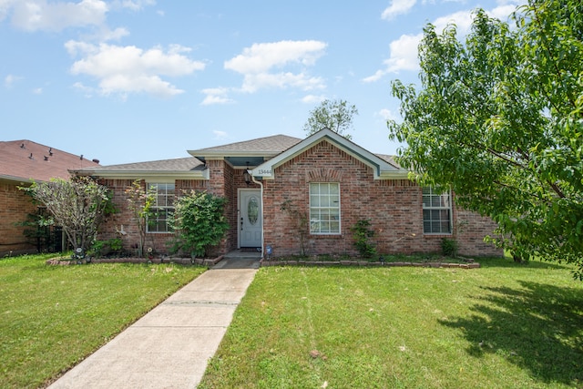 single story home with a front yard