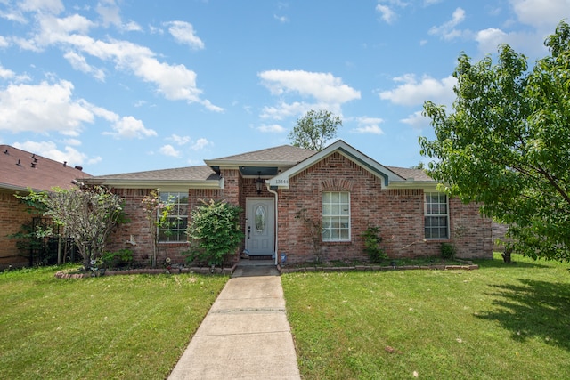 ranch-style house featuring a front lawn