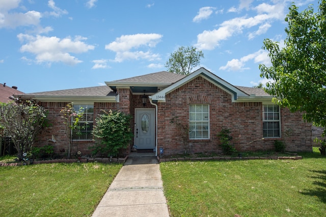 view of front of house with a front lawn