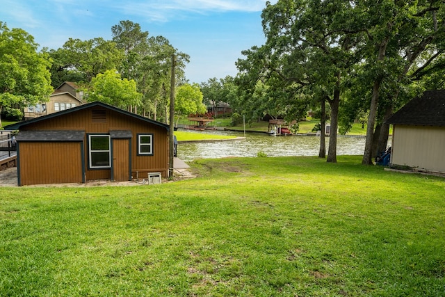 view of yard featuring a water view