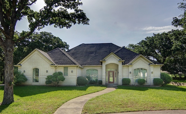 view of front of home with a front lawn