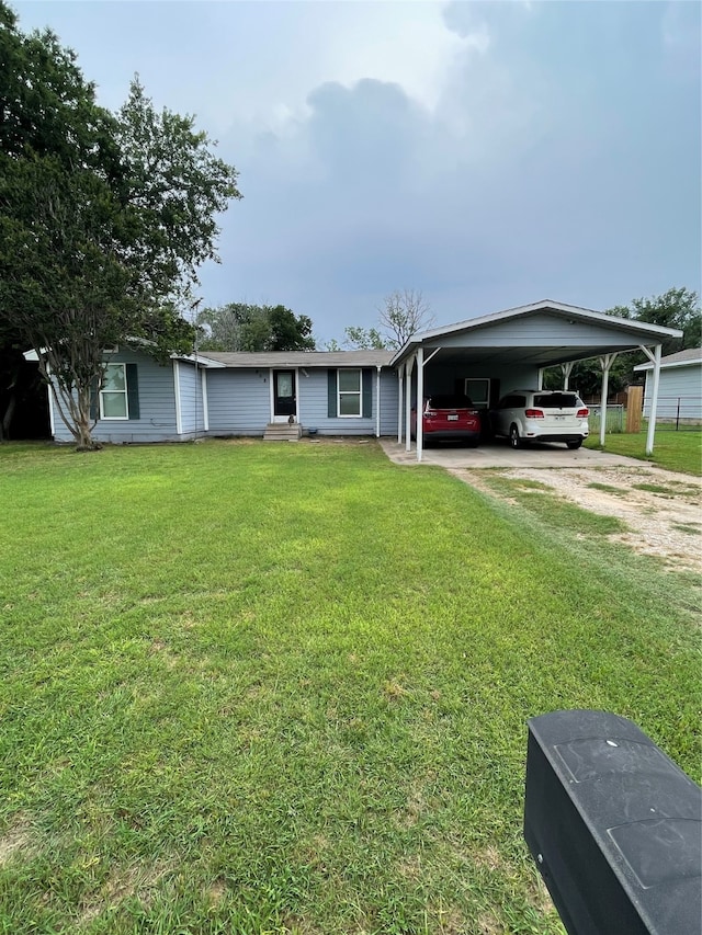 view of front of home featuring a front yard