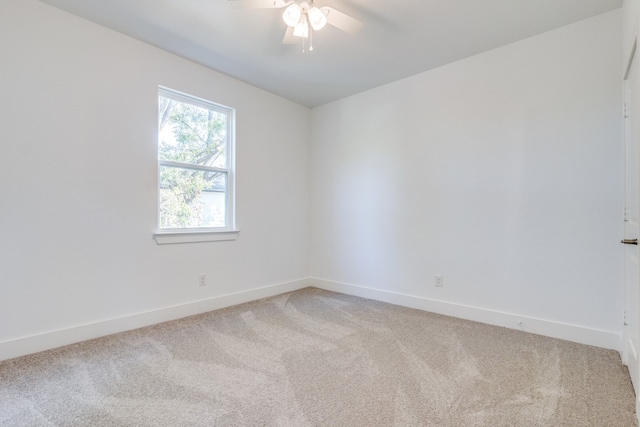 unfurnished room with carpet flooring and ceiling fan