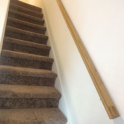 stairway featuring carpet flooring