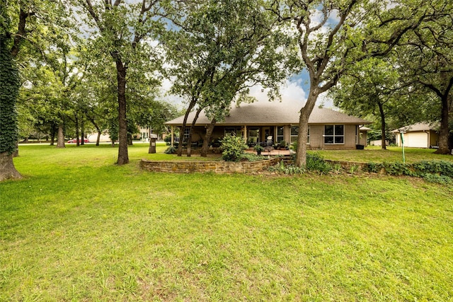 view of yard featuring a patio