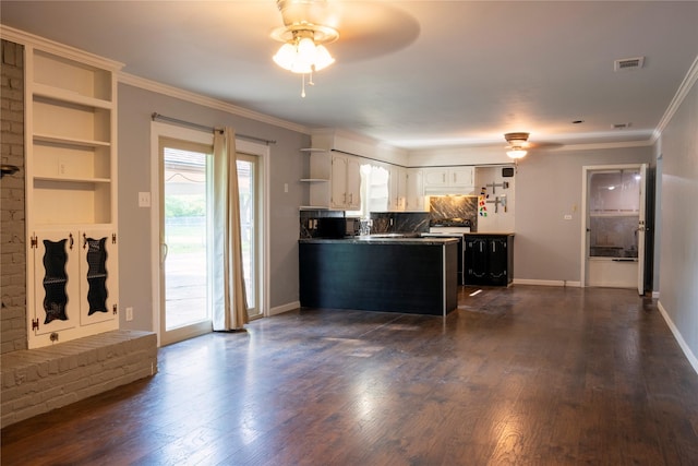 kitchen with visible vents, dark wood-type flooring, ceiling fan, a peninsula, and open shelves