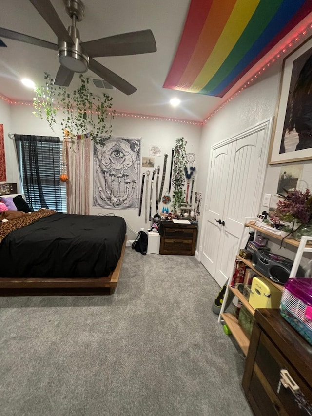 bedroom featuring carpet flooring, ceiling fan, and a closet