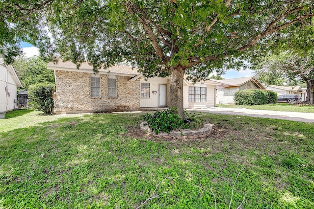 view of front of property with a front lawn