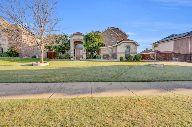 view of front of home featuring a front yard