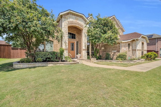 view of front facade featuring a front lawn