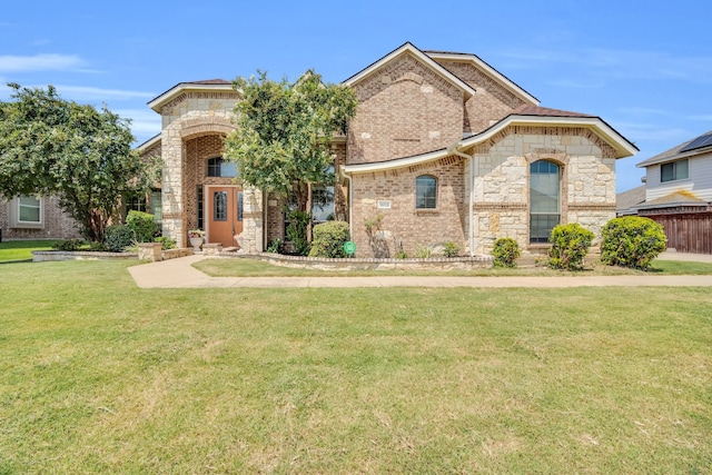 view of front of house featuring a front lawn