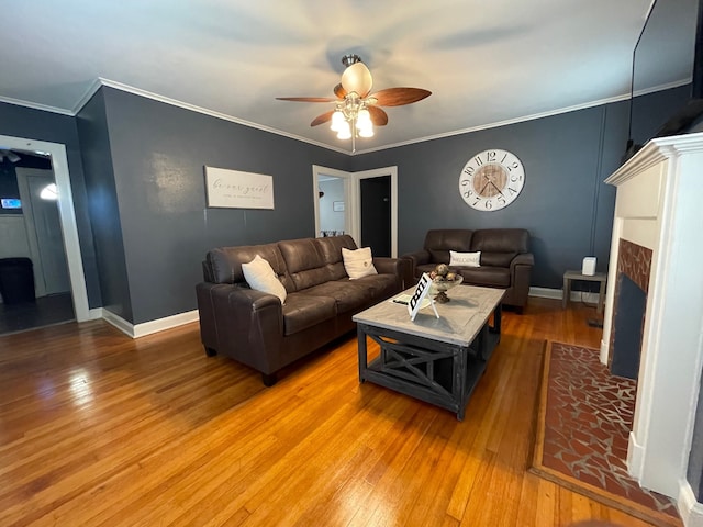 living room featuring ceiling fan, wood-type flooring, and crown molding