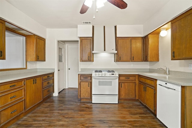 kitchen with ceiling fan, sink, dark wood-type flooring, and white appliances