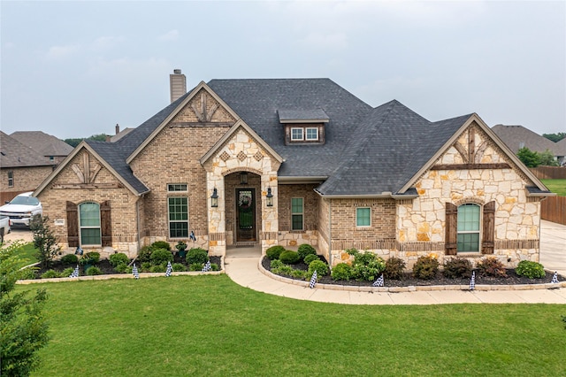 view of front facade with a front lawn