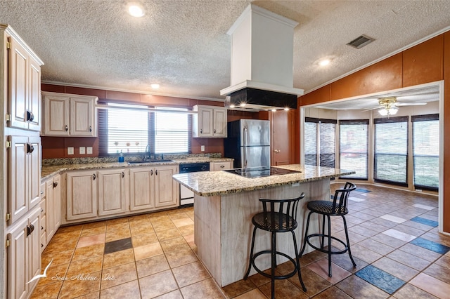 kitchen featuring dishwashing machine, sink, lofted ceiling, stainless steel refrigerator, and a center island