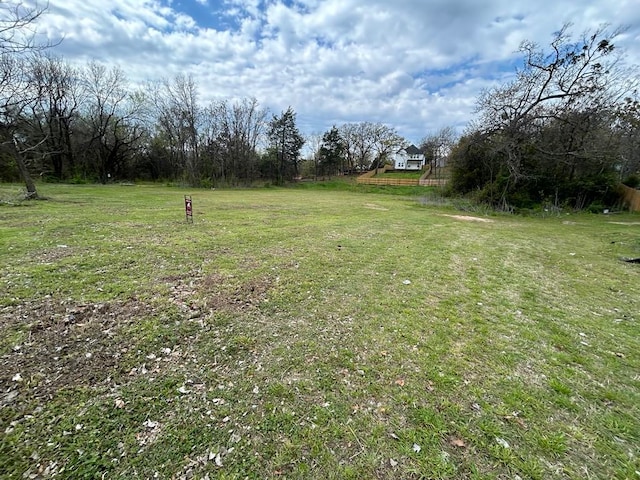 Listing photo 2 for 1109 Chandler, Denison TX 75020