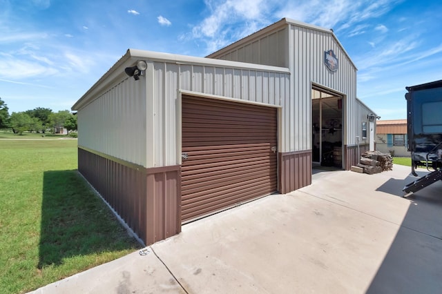 garage featuring a lawn