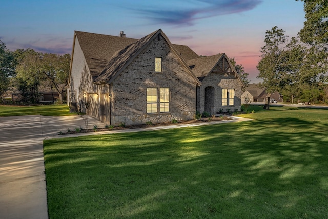 view of front of home featuring a lawn