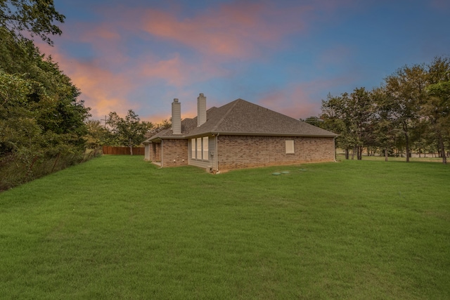 view of yard at dusk