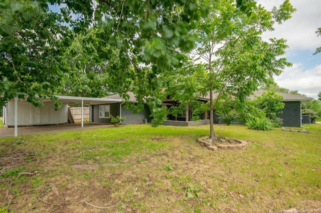 view of yard featuring a carport