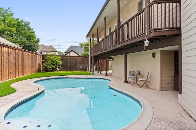 view of swimming pool featuring a patio area