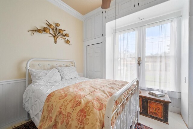 bedroom featuring ceiling fan and ornamental molding