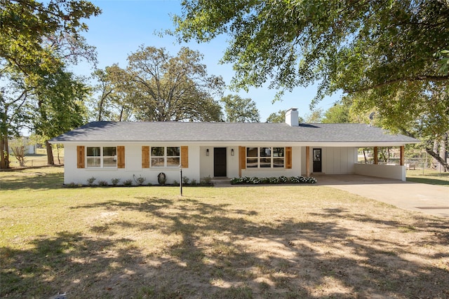 ranch-style house featuring a front lawn and a carport