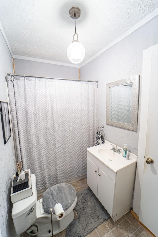 bathroom featuring vanity, toilet, ornamental molding, a textured ceiling, and curtained shower