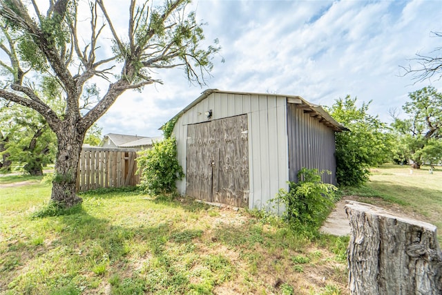 view of outbuilding with a yard