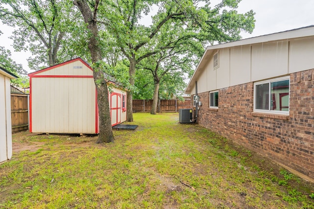 view of yard with a storage unit and central AC unit