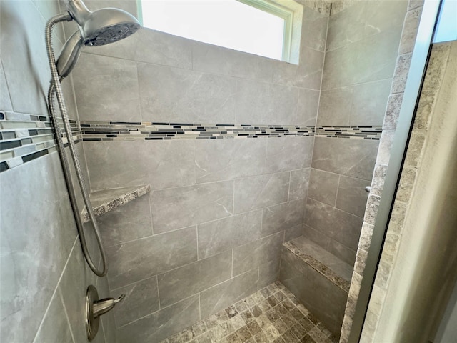 bathroom featuring tiled shower
