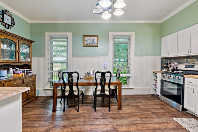 dining room featuring an inviting chandelier, dark wood-type flooring, and ornamental molding