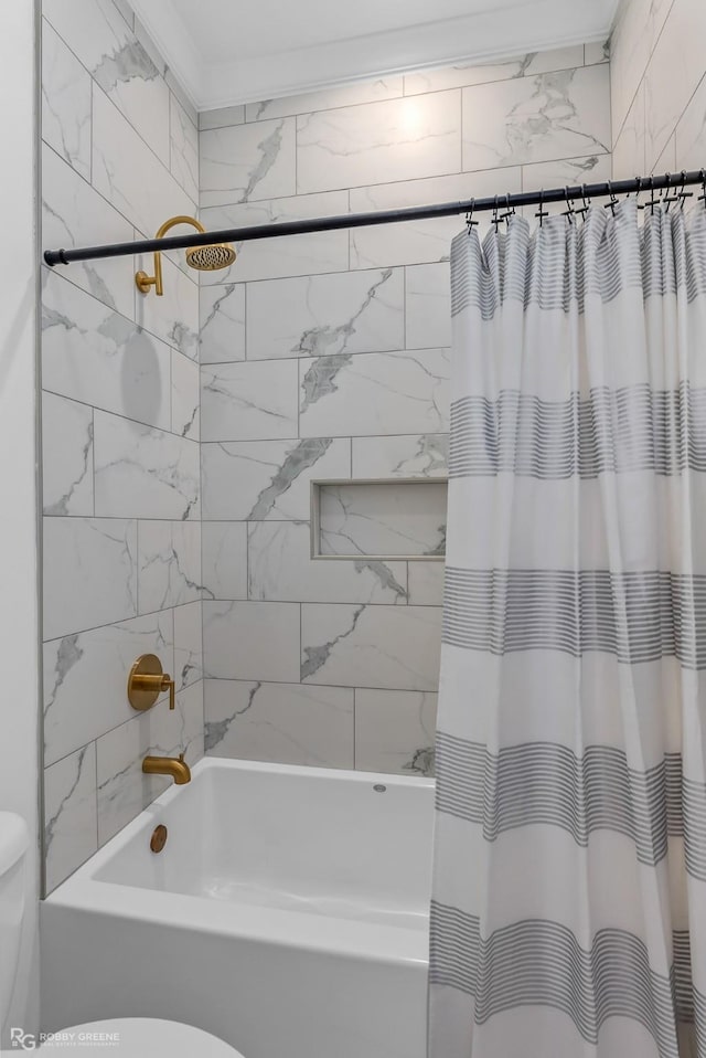 bathroom featuring shower / tub combo