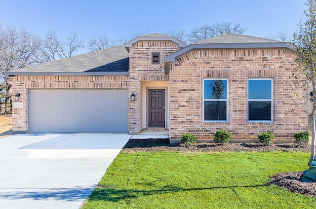 view of front of property featuring a garage and a front yard