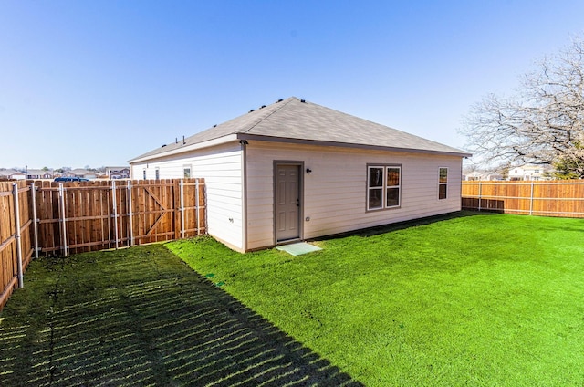 back of house featuring a yard