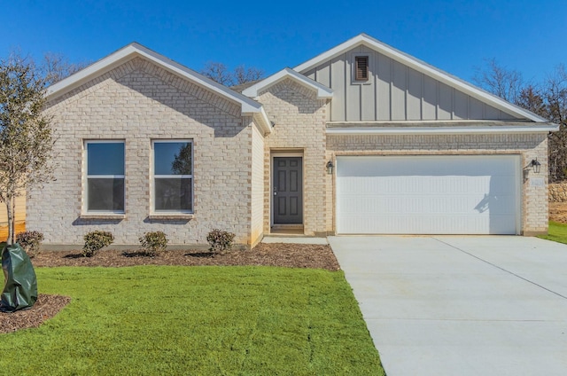 view of front of house featuring a front yard