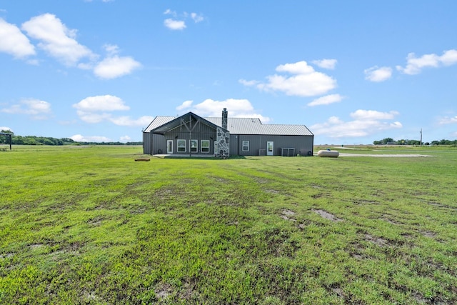 view of yard featuring a rural view