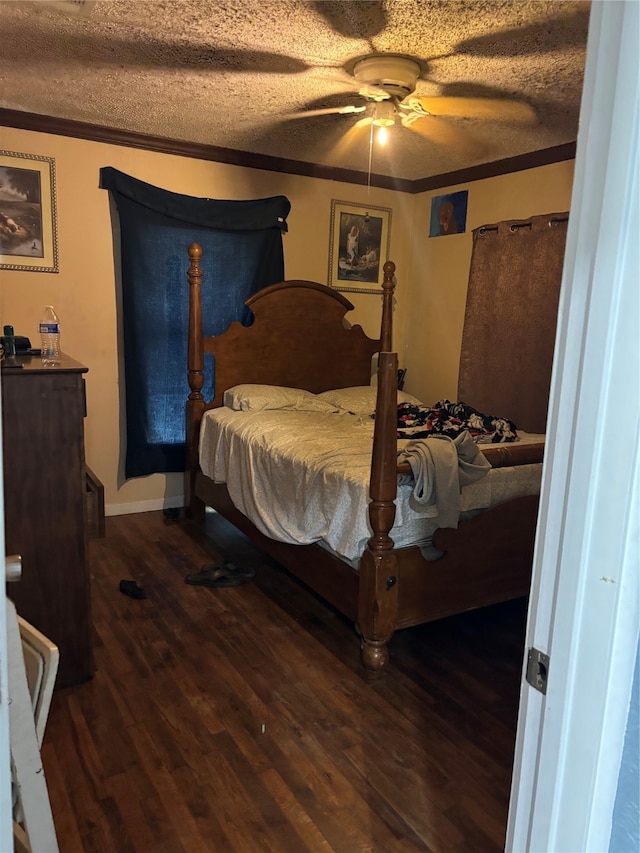 bedroom featuring dark wood-type flooring, ceiling fan, and a textured ceiling