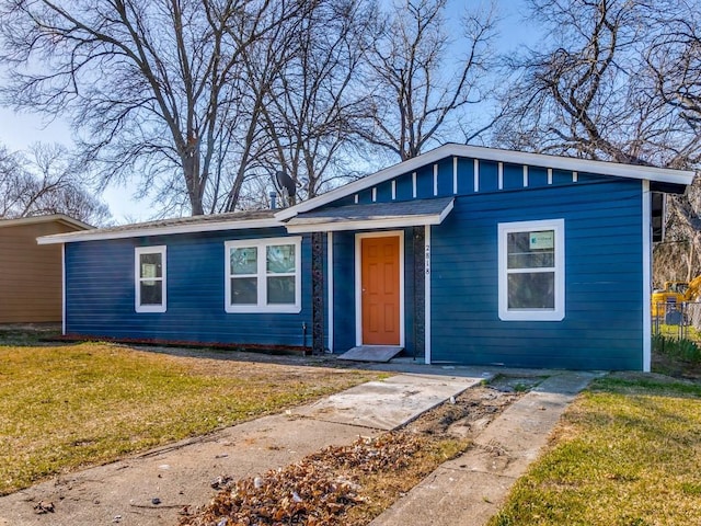 ranch-style house with a front yard