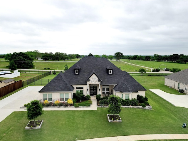 view of front of house featuring a front yard