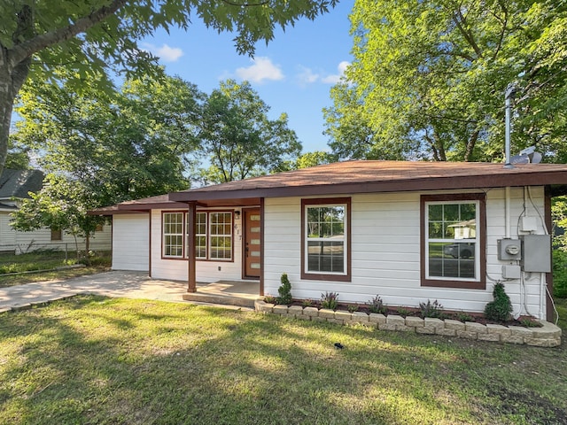 ranch-style home with a front lawn