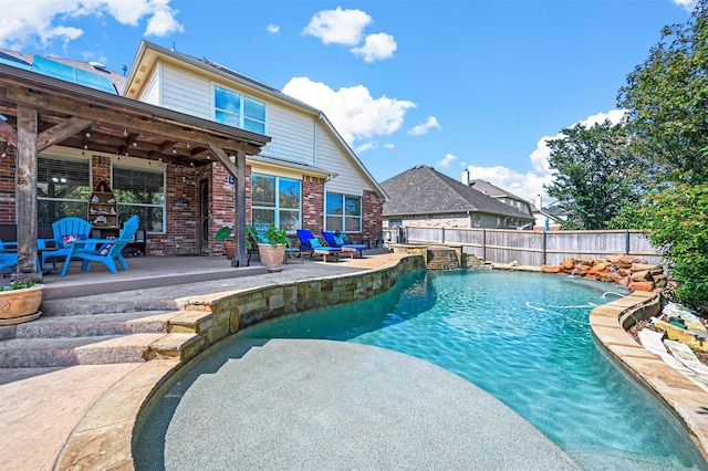 view of pool featuring a patio area and pool water feature