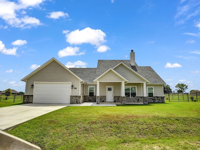 craftsman house featuring a front lawn and a garage