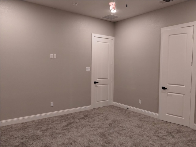 spare room with carpet flooring