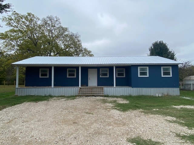 view of front of property featuring a porch