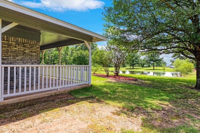 view of yard featuring a water view