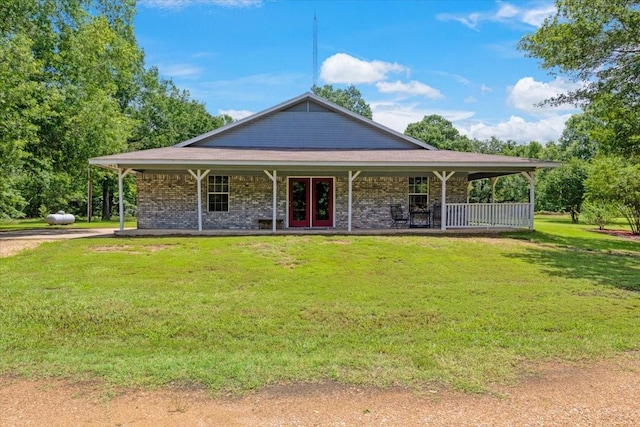 country-style home with a porch and a front lawn