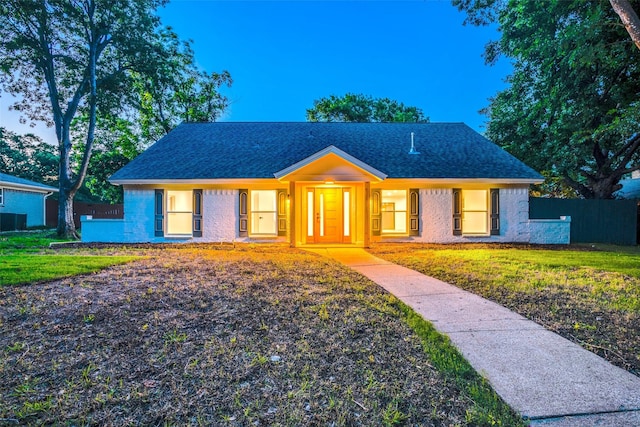 single story home featuring a front yard