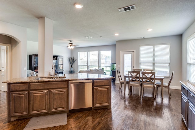 6220 Creekhaven Dr, Mesquite, TX 75181 - kitchen with dishwasher, dark wood finished floors, open floor plan, a ceiling fan, and recessed lighting